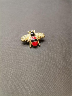 Pin's abeille...