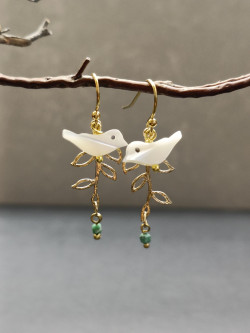 BO oiseau sur une branche...